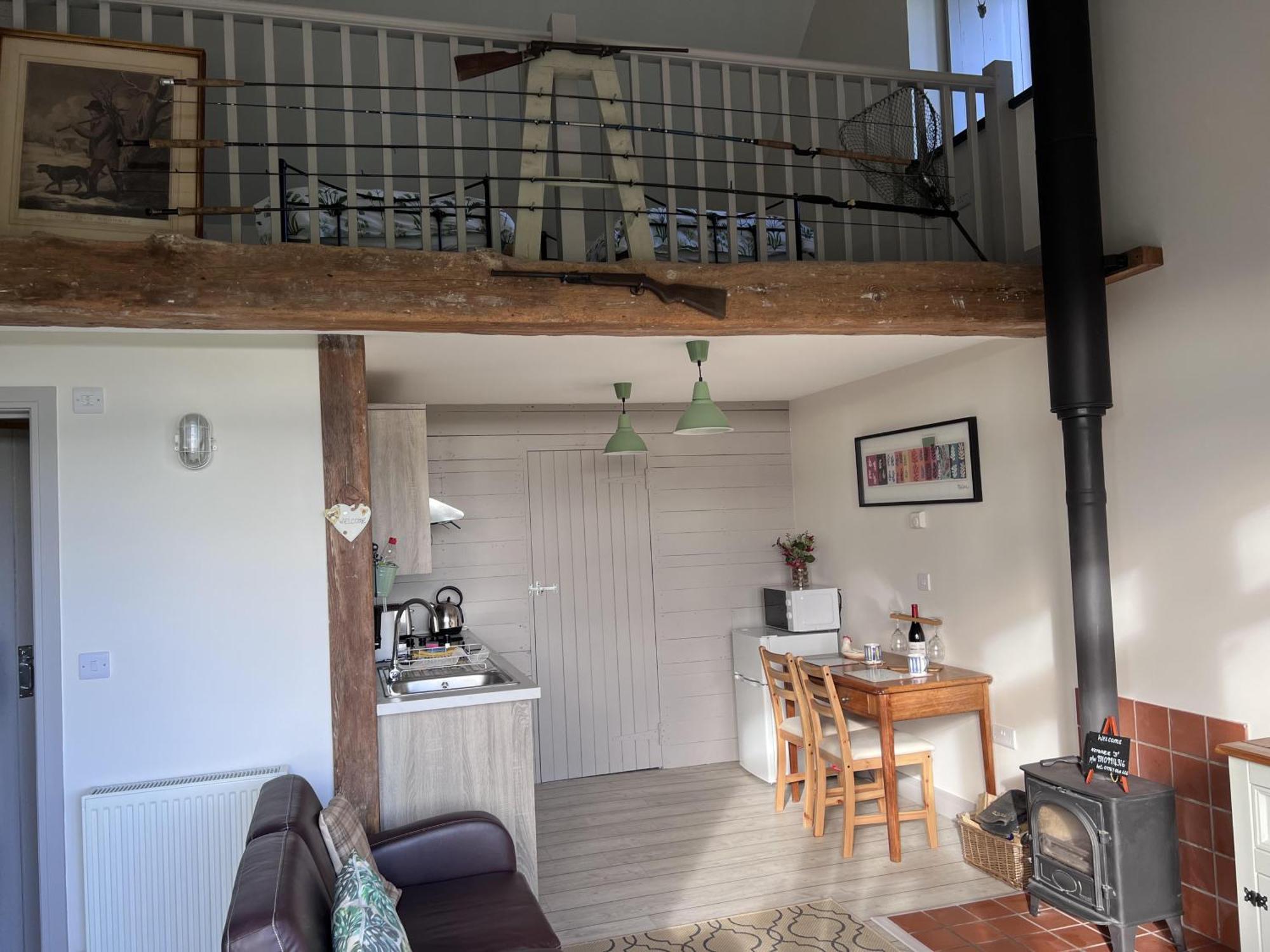 Poachers Hut - Captivating 1-Bed Cottage Shorwell Exterior photo