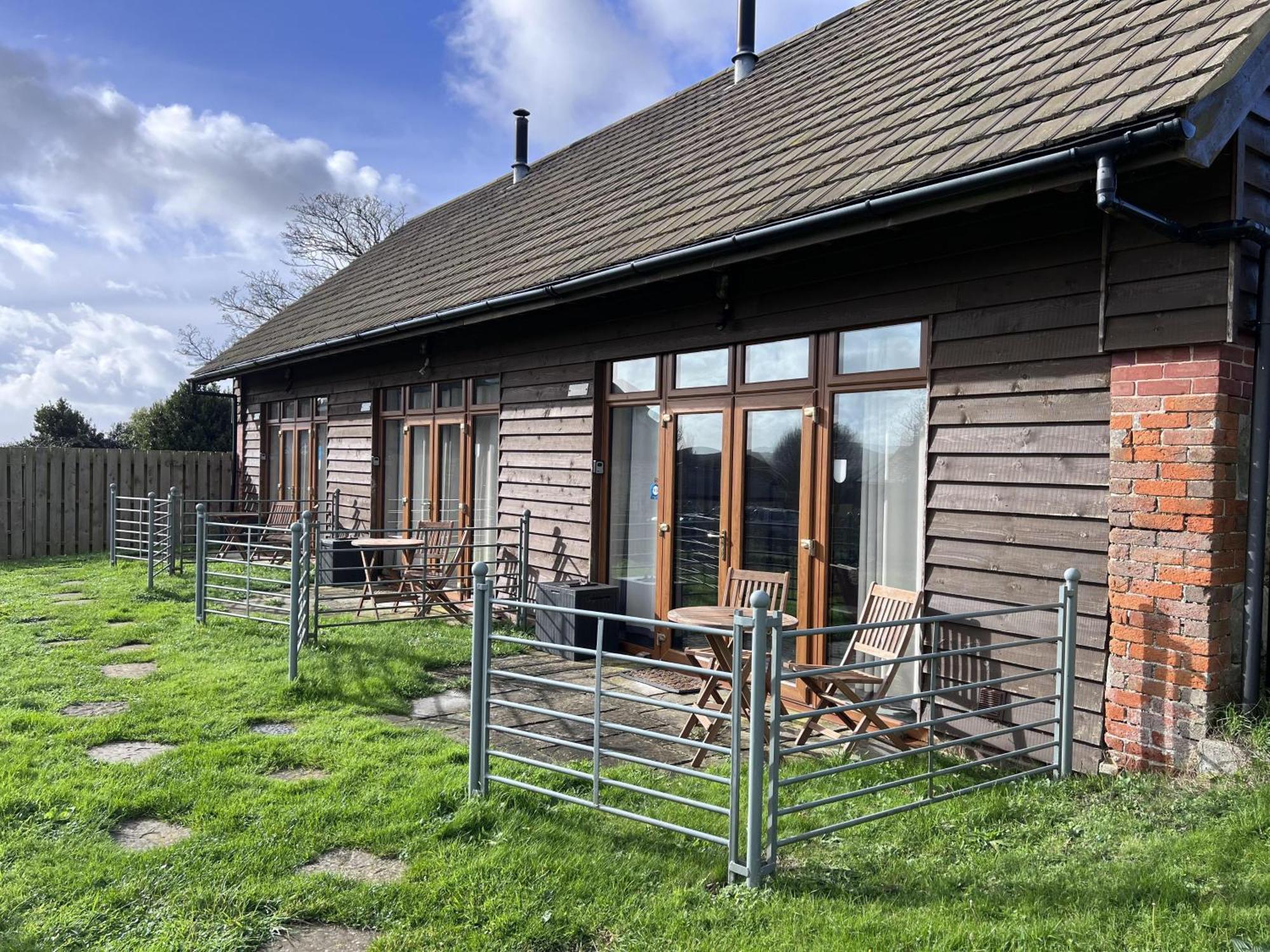 Poachers Hut - Captivating 1-Bed Cottage Shorwell Exterior photo